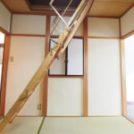 2階和室4.5畳+天井収納庫(寝室)